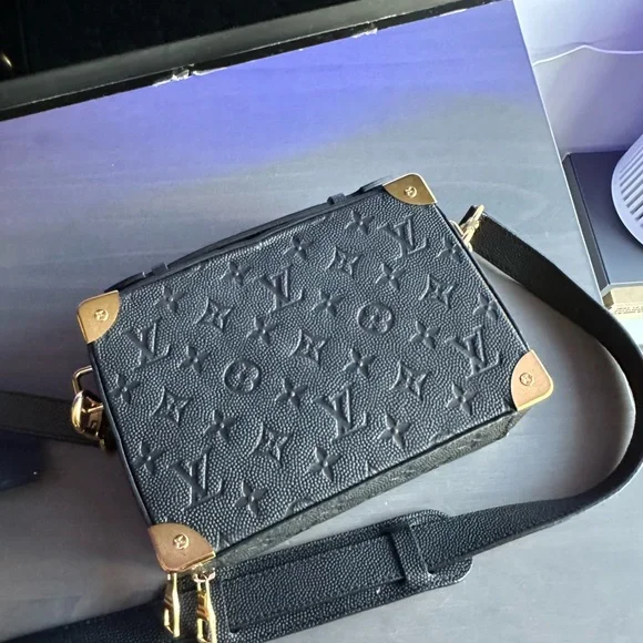 Louis Vuitton Crossbody bag - Picture 2 of 5